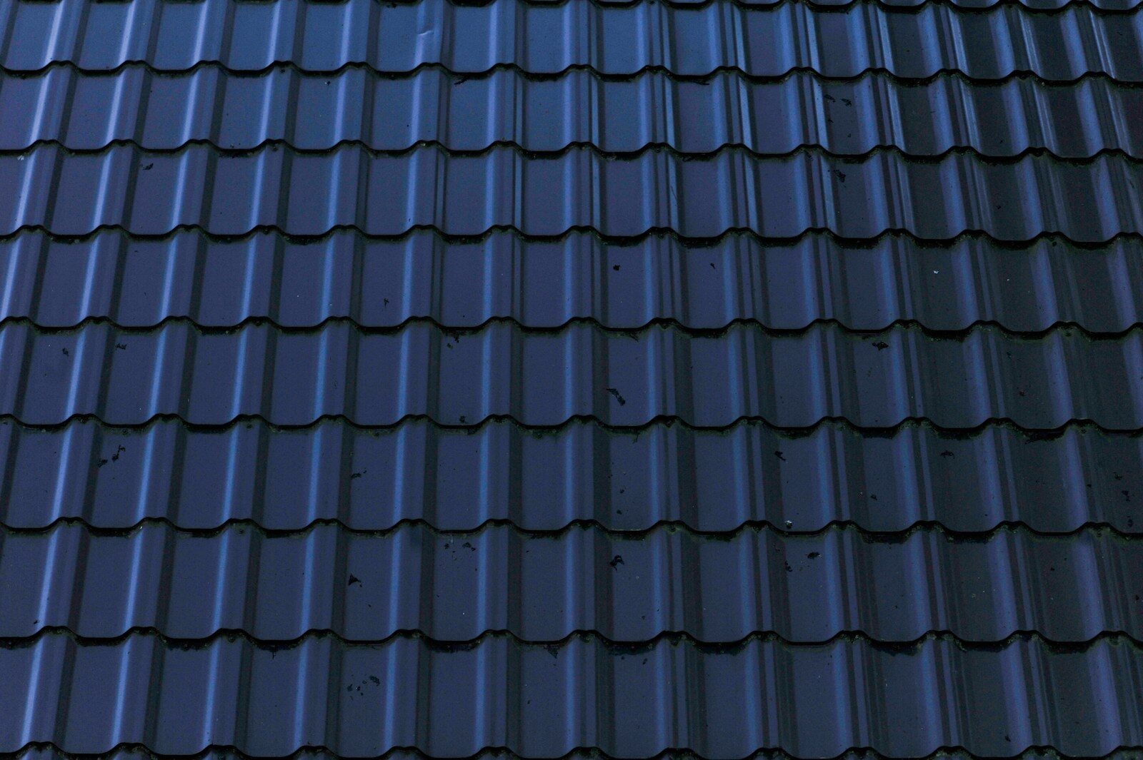 a close up of a roof with a blue tint